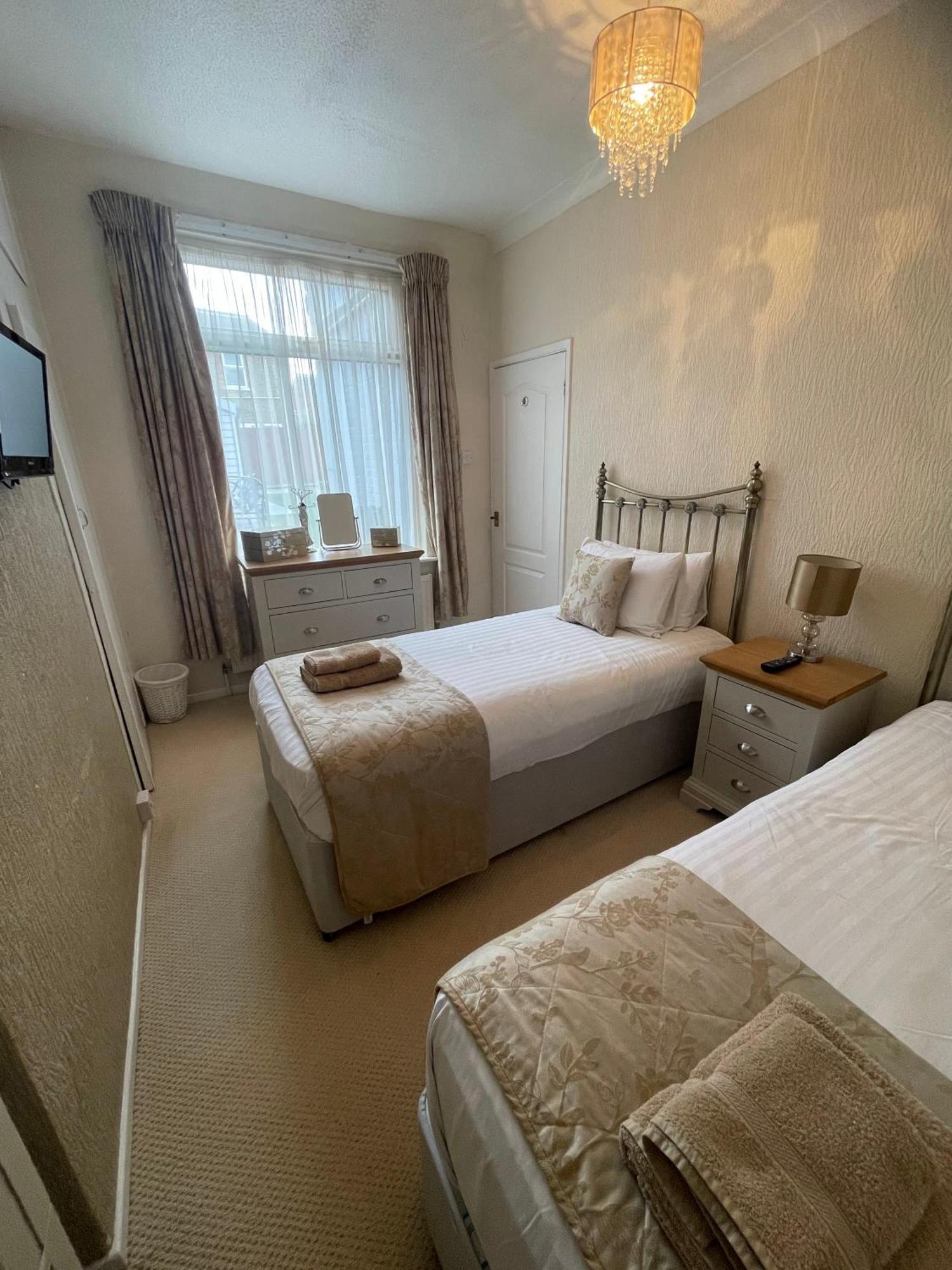 Belle-Vue Apartments Хънстантън Екстериор снимка